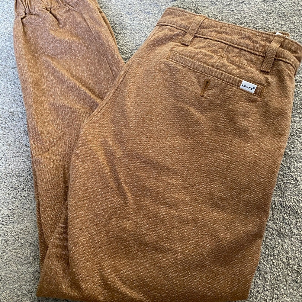 Levi’s chino joggers